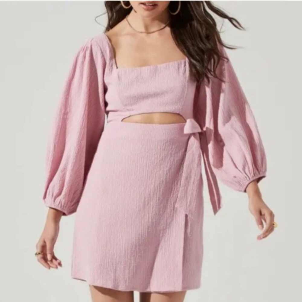 ASTR The Label Center Cutout Puff-Sleeve Crepe Mini Dress, Smocked Back, EUC!